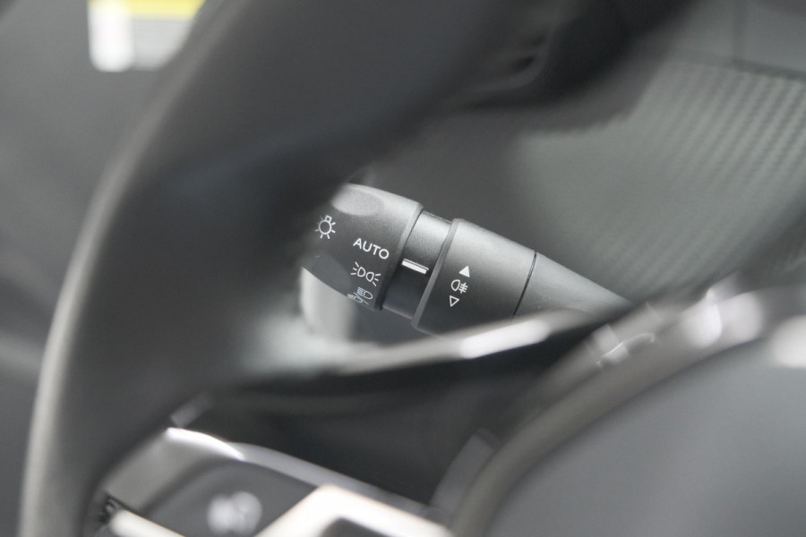Peugeot 2008 PureTech 102 Allure Pack | Allseason Banden | Parkeersensoren | Apple Carplay