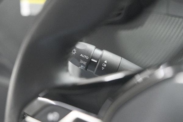 Peugeot 2008 PureTech 102 Allure Pack | Allseason Banden | Parkeersensoren | Apple Carplay