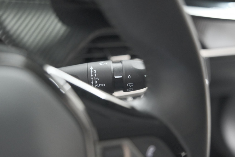 Peugeot 2008 PureTech 102 Allure Pack | Allseason Banden | Parkeersensoren | Apple Carplay