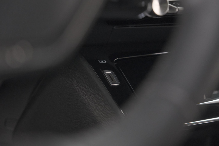 Peugeot 2008 PureTech 102 Allure Pack | Allseason Banden | Parkeersensoren | Apple Carplay