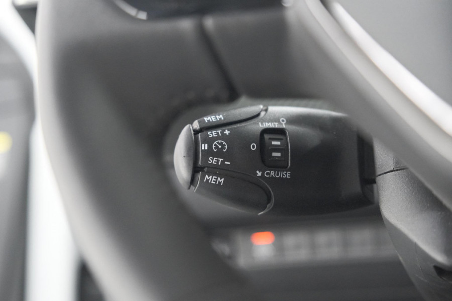 Peugeot 208 PureTech 100 Allure Pack | Camera | Apple Carplay | Stoelverwarming | Parkeersensoren