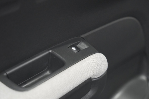 Citroën C3 Aircross PureTech 130 EAT6 S&S Shine | Trekhaak | Camera | Panoramadak | Dodehoekdetectie | Stoelverwarming | HIFI audio systeem