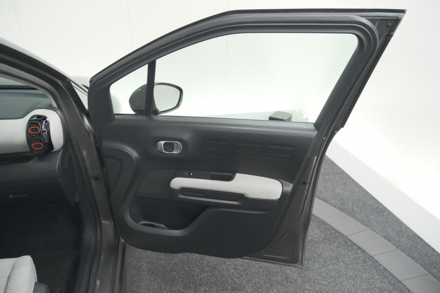 Citroën C3 Aircross PureTech 130 EAT6 S&S Shine | Trekhaak | Camera | Panoramadak | Dodehoekdetectie | Stoelverwarming | HIFI audio systeem