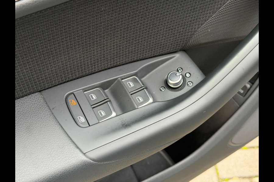 Audi Q3 1.4 TFSI 3x S-Line LED Pano Camera Trekhaak Keyless