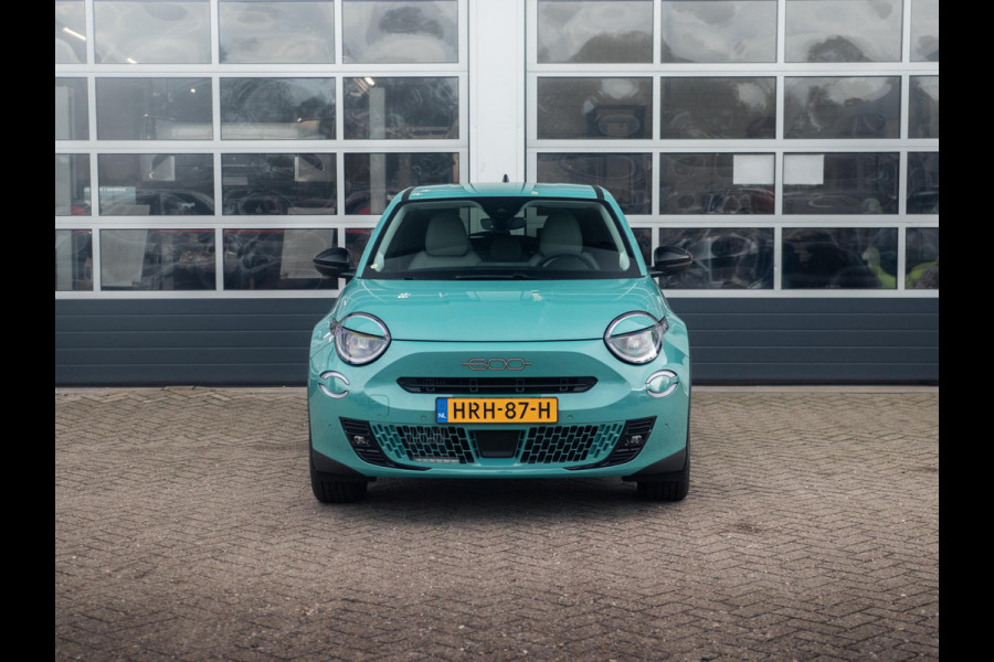 Fiat 600 1.2 Hybrid La Prima | Clima | Adapt. Cruise | Camera | BSM | 18" | Stoelverwarming | Apple Carplay | Elektr. A-Klep
