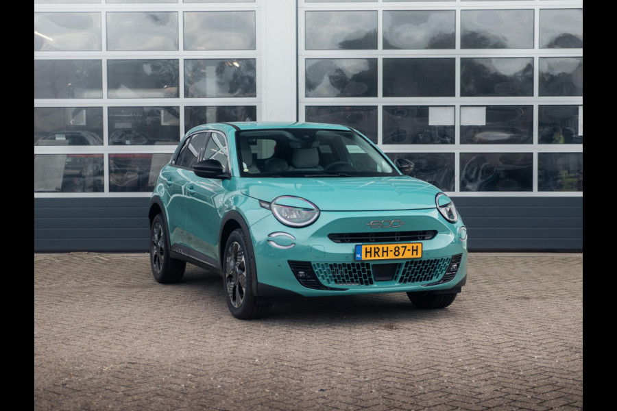 Fiat 600 1.2 Hybrid La Prima | Clima | Adapt. Cruise | Camera | BSM | 18" | Stoelverwarming | Apple Carplay | Elektr. A-Klep
