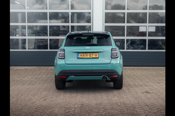 Fiat 600 1.2 Hybrid La Prima | Clima | Adapt. Cruise | Camera | BSM | 18" | Stoelverwarming | Apple Carplay | Elektr. A-Klep