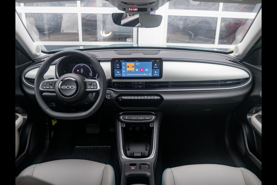 Fiat 600 1.2 Hybrid La Prima | Clima | Adapt. Cruise | Camera | BSM | 18" | Stoelverwarming | Apple Carplay | Elektr. A-Klep