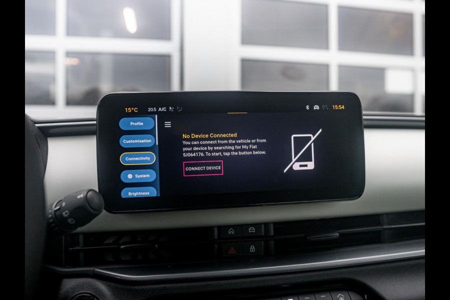 Fiat 600 1.2 Hybrid La Prima | Clima | Adapt. Cruise | Camera | BSM | 18" | Stoelverwarming | Apple Carplay | Elektr. A-Klep