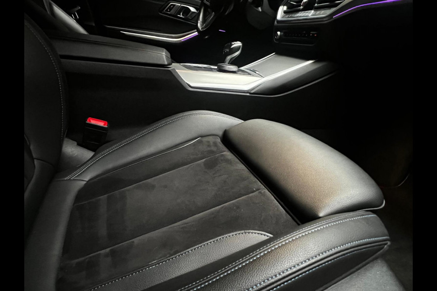 BMW 3-serie 320i M-sport Head Up Leer Navi PDC Virtual 20'' LM velgen Climate voor en achter Matrix