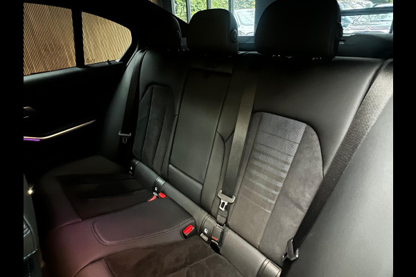 BMW 3-serie 320i M-sport Head Up Leer Navi PDC Virtual 20'' LM velgen Climate voor en achter Matrix