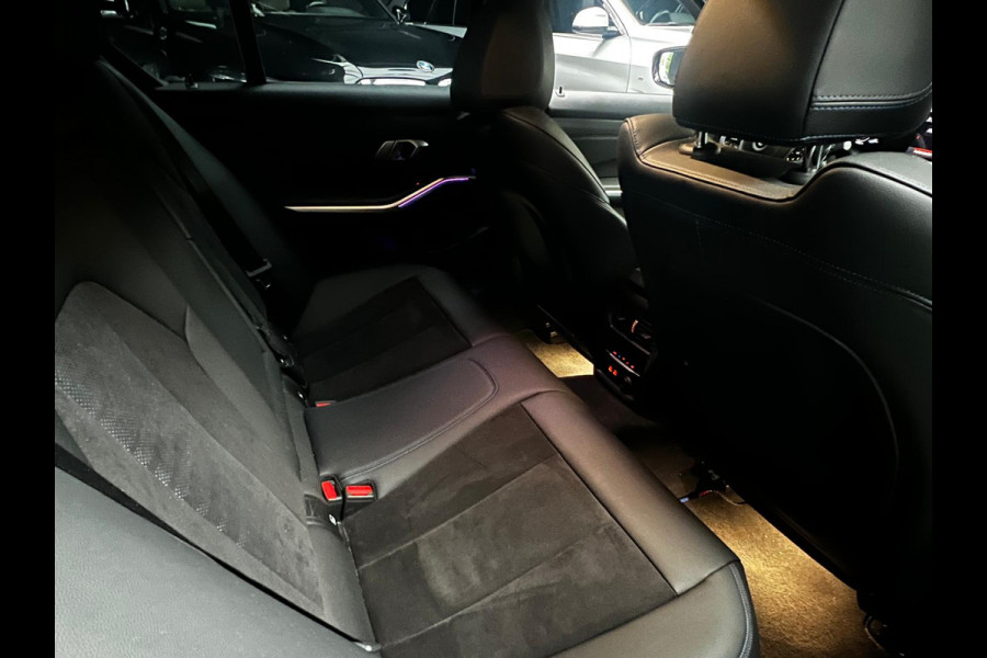 BMW 3-serie 320i M-sport Head Up Leer Navi PDC Virtual 20'' LM velgen Climate voor en achter Matrix