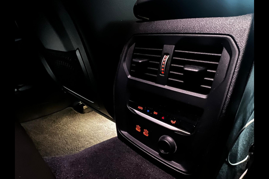 BMW 3-serie 320i M-sport Head Up Leer Navi PDC Virtual 20'' LM velgen Climate voor en achter Matrix