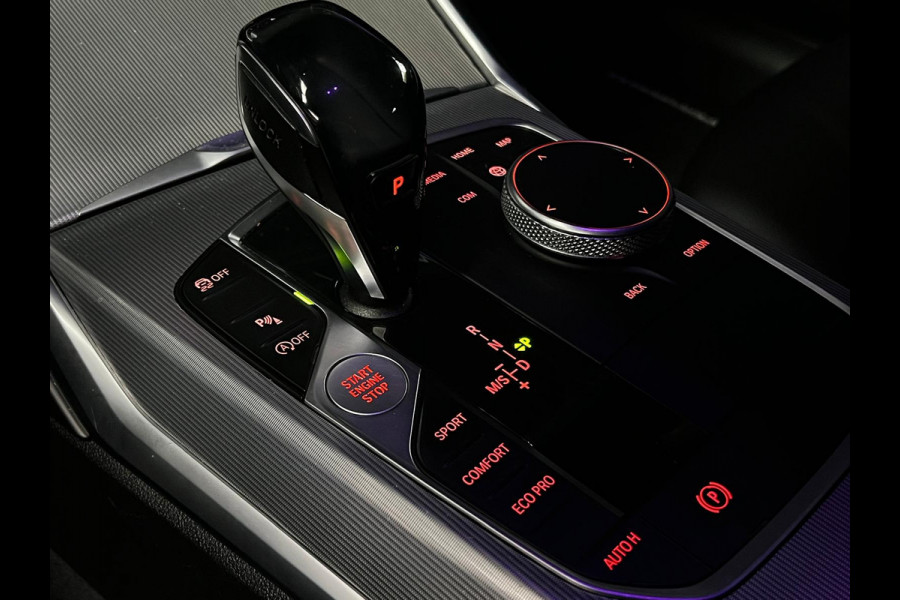 BMW 3-serie 320i M-sport Head Up Leer Navi PDC Virtual 20'' LM velgen Climate voor en achter Matrix