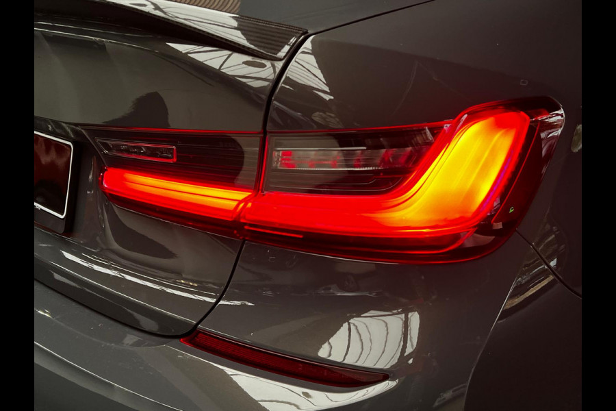 BMW 3-serie 320i M-sport Head Up Leer Navi PDC Virtual 20'' LM velgen Climate voor en achter Matrix