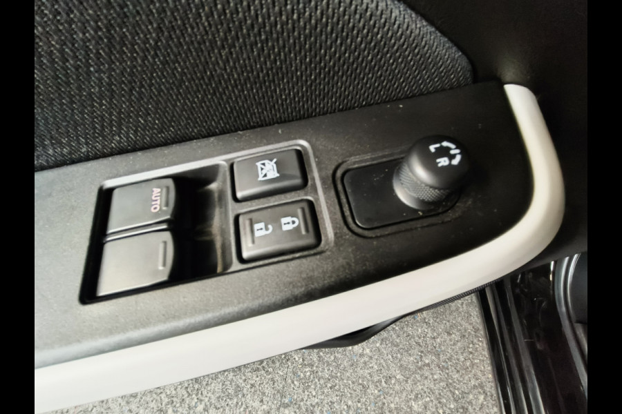 Suzuki Swift 1.2 Select Smart Hybrid uit 2023 Rijklaar + 12 maanden Bovag-garantie Henk Jongen Auto's in Helmond,  al 50 jaar service zoals 't hoort!