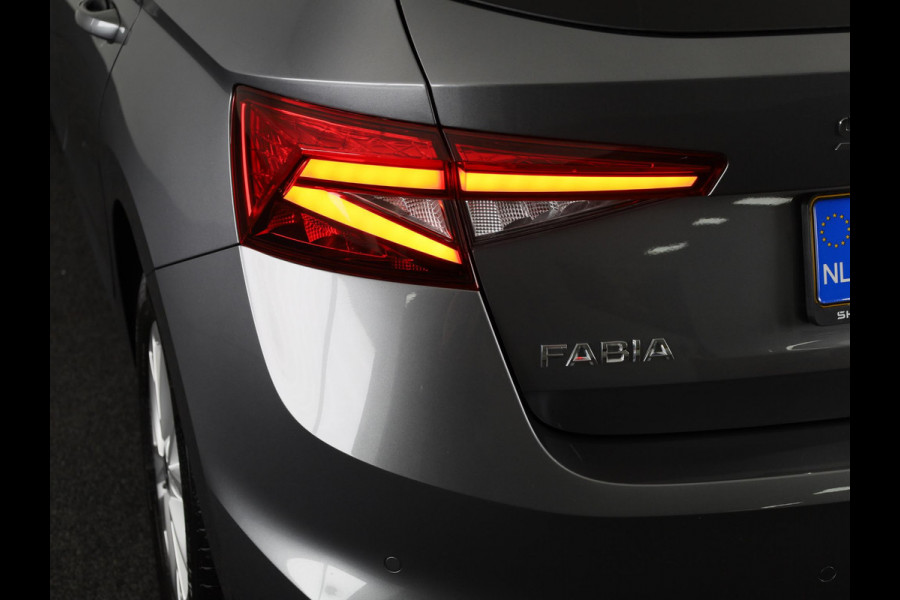Škoda Fabia 1.0 TSI Business Edition 95 pk | Verlengde garantie | Navigatie via App | Parkeersensoren | Achteruitrijcamera | Stoelverwarming | Keyless |