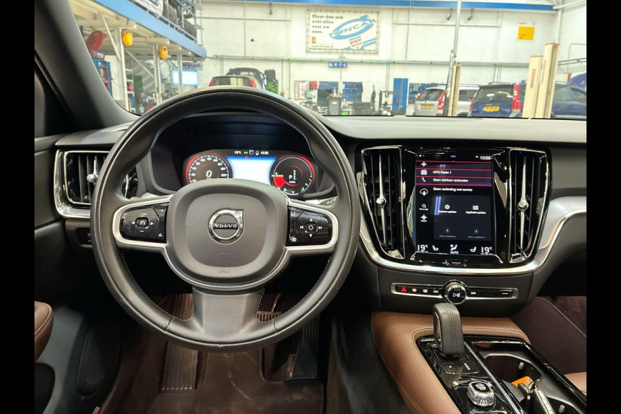 Volvo V60 2.0 T6 Recharge AWD Business Pro Cacao Leder 341pk ! | Skyroof | Trekhaak | Stoel- Stuur-, A-Bank verwarming | A-Camera