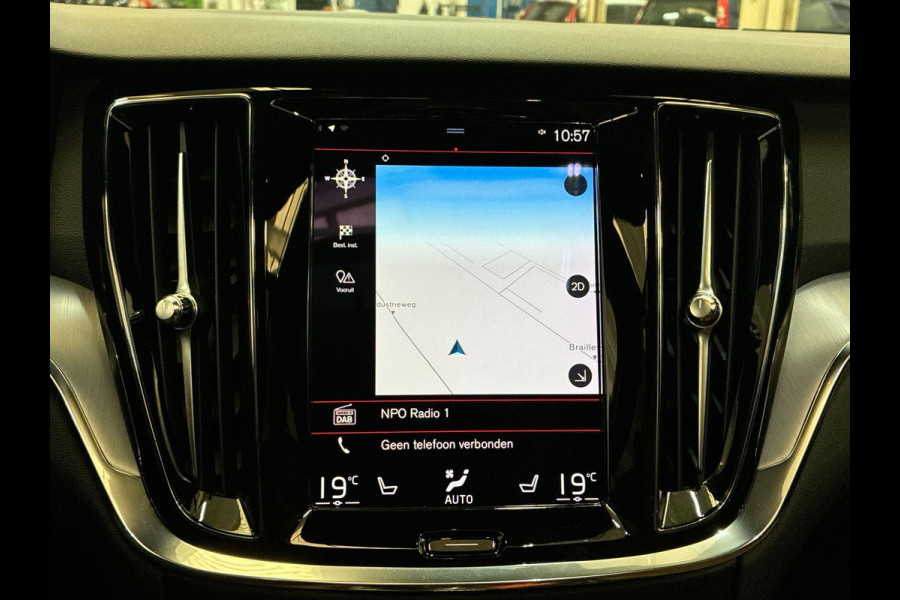 Volvo V60 2.0 T6 Recharge AWD Business Pro Cacao Leder 341pk ! | Skyroof | Trekhaak | Stoel- Stuur-, A-Bank verwarming | A-Camera