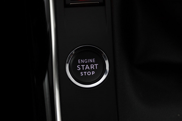 Peugeot 5008 1.2 PureTech*NAVI*CAM*HAAK*CRUISE*ECC*CARPLAY*7PER