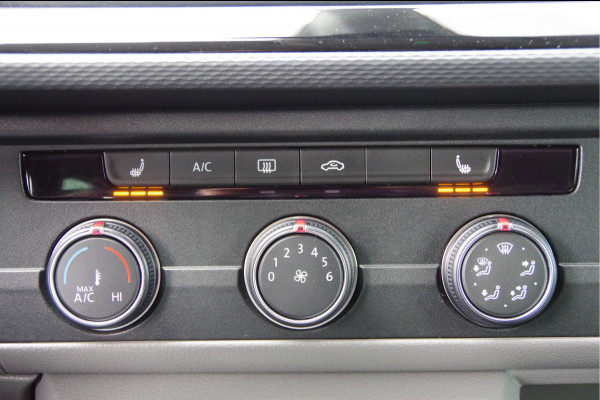 Volkswagen Transporter 2.0 TDI L2 BULLI DC-5P, AUT. LED, LEDER, TREKHAAK, STOELVERWARMING, ADAPT. CRUISE, DIGITAL COCKPIT, CAMERA, AIRCO, PARKEERSENSOR