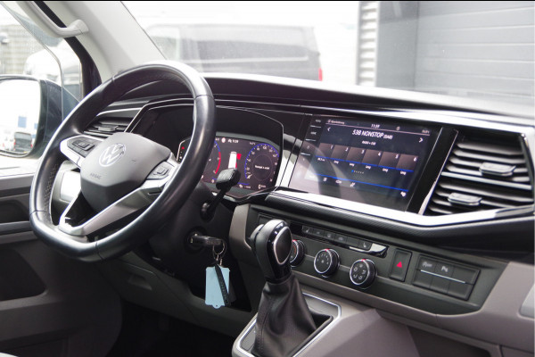 Volkswagen Transporter 2.0 TDI L2 BULLI DC-5P, AUT. LED, LEDER, TREKHAAK, STOELVERWARMING, ADAPT. CRUISE, DIGITAL COCKPIT, CAMERA, AIRCO, PARKEERSENSOR