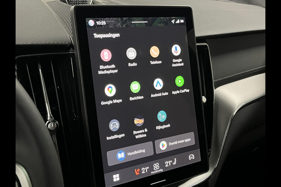 Volvo XC60 2.0 T8 Plug-in hybrid Ultra Black Edition *455Pk* | Luchtvering | Open dak | Massage | Bowers & Wilkins | Trekhaak | Adapt. cruise control