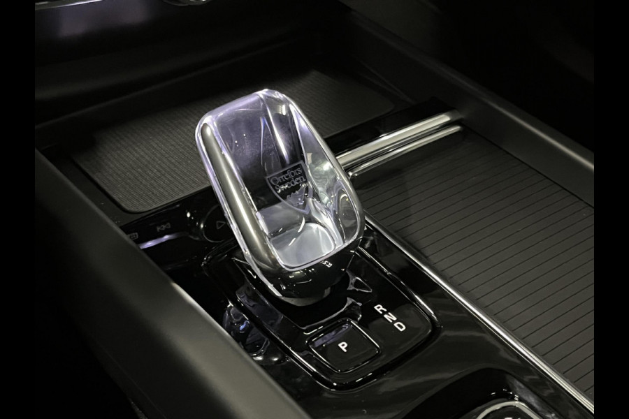 Volvo XC60 2.0 T8 Plug-in hybrid Ultra Black Edition *455Pk* | Luchtvering | Open dak | Massage | Bowers & Wilkins | Trekhaak | Adapt. cruise control