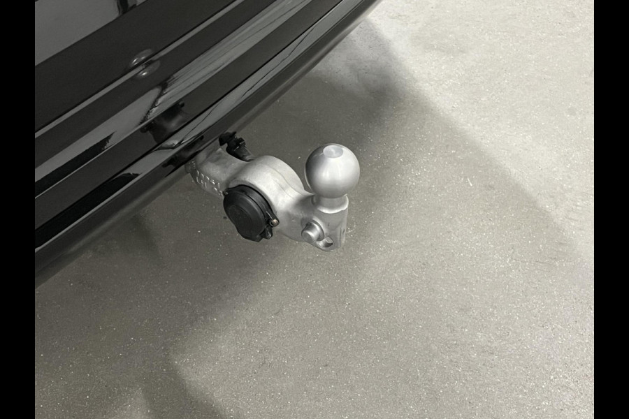 Volvo XC60 2.0 T8 Plug-in hybrid Ultra Black Edition *455Pk* | Luchtvering | Open dak | Massage | Bowers & Wilkins | Trekhaak | Adapt. cruise control