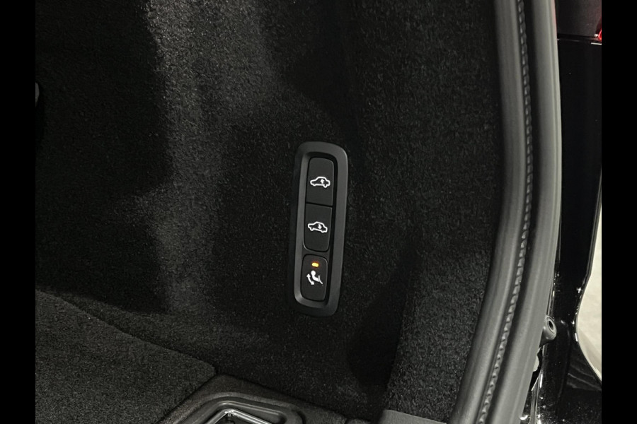 Volvo XC60 2.0 T8 Plug-in hybrid Ultra Black Edition *455Pk* | Luchtvering | Open dak | Massage | Bowers & Wilkins | Trekhaak | Adapt. cruise control