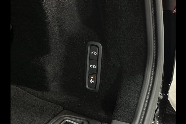 Volvo XC60 2.0 T8 Plug-in hybrid Ultra Black Edition *455Pk* | Luchtvering | Open dak | Massage | Bowers & Wilkins | Trekhaak | Adapt. cruise control