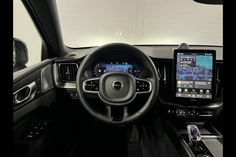 Volvo XC60 2.0 T8 Plug-in hybrid Ultra Black Edition *455Pk* | Luchtvering | Open dak | Massage | Bowers & Wilkins | Trekhaak | Adapt. cruise control