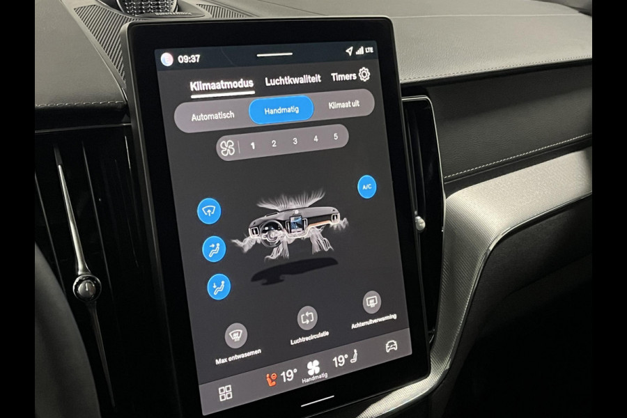 Volvo XC60 2.0 T8 Plug-in hybrid Ultra Black Edition *455Pk* | Luchtvering | Open dak | Massage | Bowers & Wilkins | Trekhaak | Adapt. cruise control