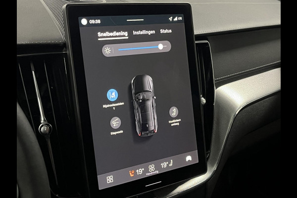 Volvo XC60 2.0 T8 Plug-in hybrid Ultra Black Edition *455Pk* | Luchtvering | Open dak | Massage | Bowers & Wilkins | Trekhaak | Adapt. cruise control