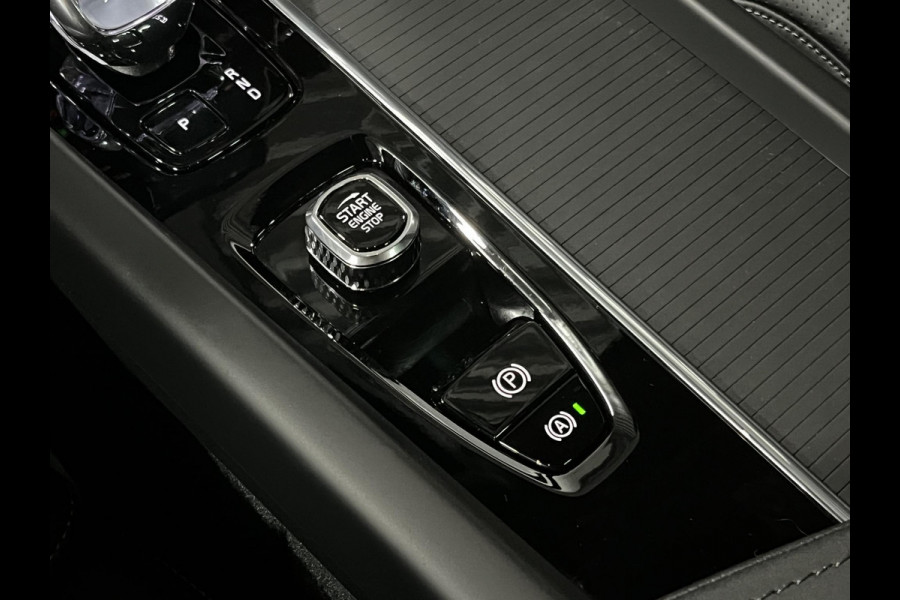 Volvo XC60 2.0 T8 Plug-in hybrid Ultra Black Edition *455Pk* | Luchtvering | Open dak | Massage | Bowers & Wilkins | Trekhaak | Adapt. cruise control