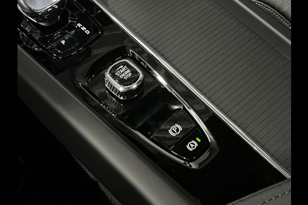 Volvo XC60 2.0 T8 Plug-in hybrid Ultra Black Edition *455Pk* | Luchtvering | Open dak | Massage | Bowers & Wilkins | Trekhaak | Adapt. cruise control