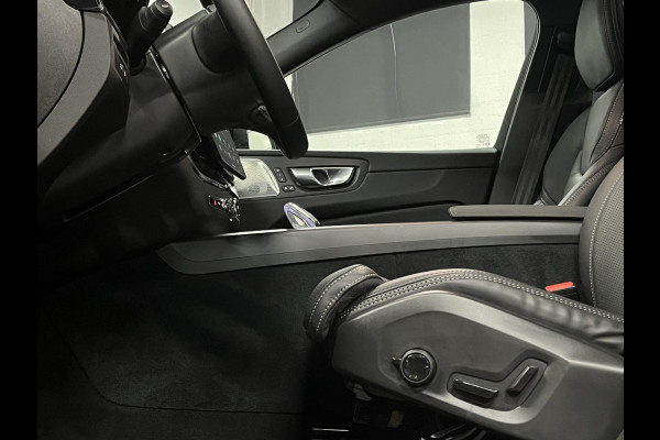 Volvo XC60 2.0 T8 Plug-in hybrid Ultra Black Edition *455Pk* | Luchtvering | Open dak | Massage | Bowers & Wilkins | Trekhaak | Adapt. cruise control