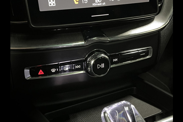 Volvo XC60 2.0 T8 Plug-in hybrid Ultra Black Edition *455Pk* | Luchtvering | Open dak | Massage | Bowers & Wilkins | Trekhaak | Adapt. cruise control