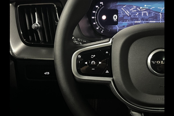 Volvo XC60 2.0 T8 Plug-in hybrid Ultra Black Edition *455Pk* | Luchtvering | Open dak | Massage | Bowers & Wilkins | Trekhaak | Adapt. cruise control