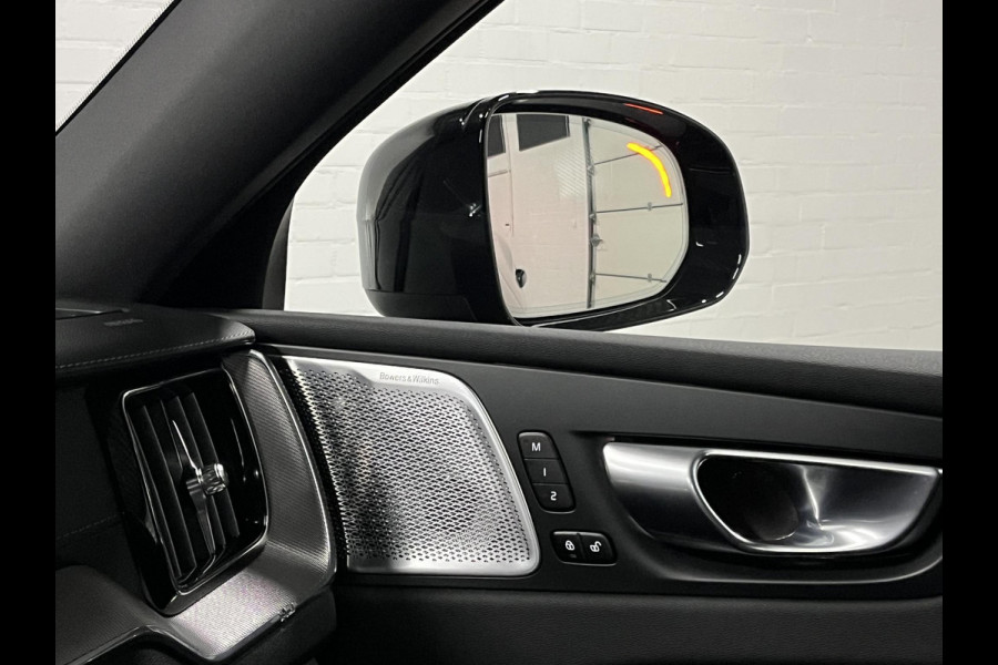 Volvo XC60 2.0 T8 Plug-in hybrid Ultra Black Edition *455Pk* | Luchtvering | Open dak | Massage | Bowers & Wilkins | Trekhaak | Adapt. cruise control