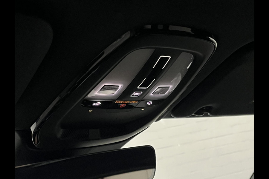 Volvo XC60 2.0 T8 Plug-in hybrid Ultra Black Edition *455Pk* | Luchtvering | Open dak | Massage | Bowers & Wilkins | Trekhaak | Adapt. cruise control