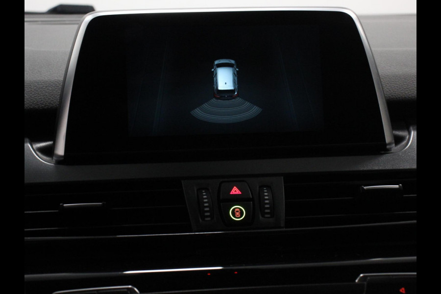 BMW 2 Serie Gran Tourer 218i Automaat Corporate Lease Executive 7p | Cruise control | Lichtmetalen velgen | Navigatie | Parkeersensoren achter | Radio | LED