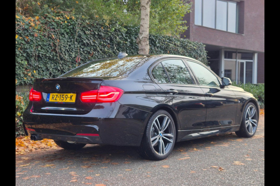 BMW 3-serie 320i F30 M Sport Apple CarPlay Elk. Trekhaak 6WB Dig, Dash Keyless 19inch Breedset GARANTIE 320i Corporate L High Ex