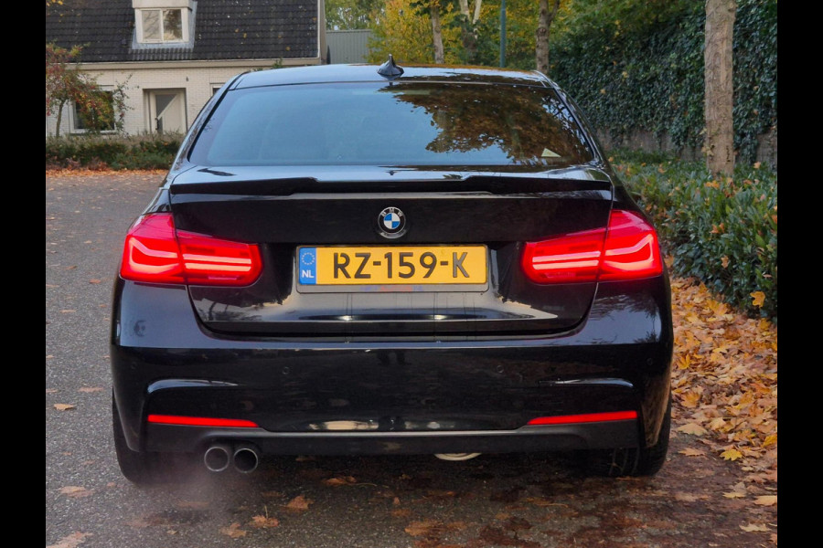 BMW 3-serie 320i F30 M Sport Apple CarPlay Elk. Trekhaak 6WB Dig, Dash Keyless 19inch Breedset GARANTIE 320i Corporate L High Ex