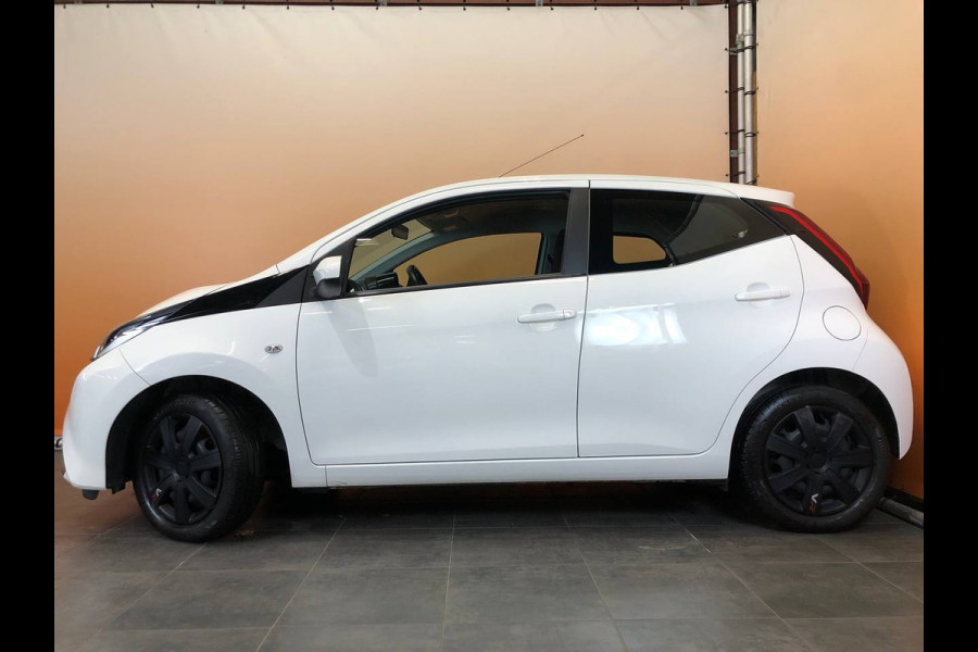Toyota Aygo 1.0 VVT-i x-play navigatie | airco achteruitrijcamera