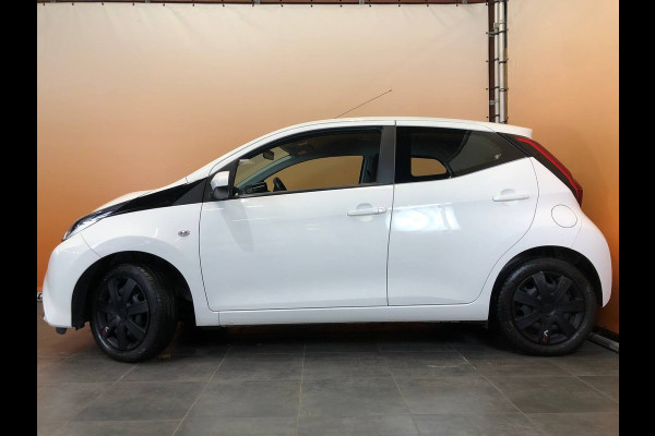 Toyota Aygo 1.0 VVT-i x-play navigatie | airco achteruitrijcamera