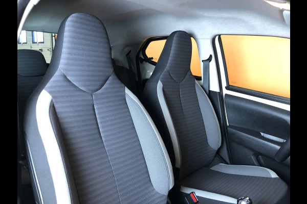 Toyota Aygo 1.0 VVT-i x-play navigatie | airco achteruitrijcamera