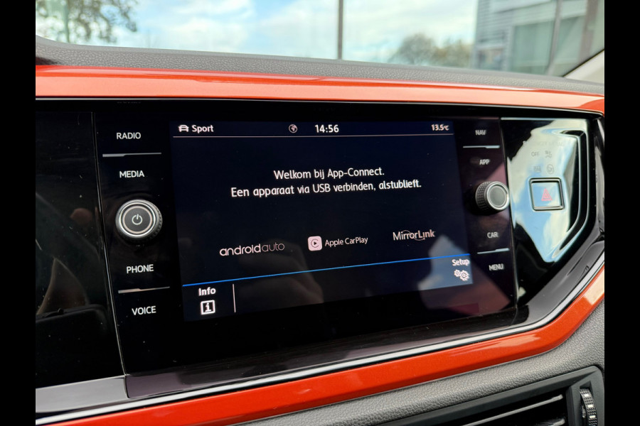 Volkswagen Polo 1.5 TSI Highline Business R - Automaat - Navi - Winterpakket - Trekhaak - Org.NL