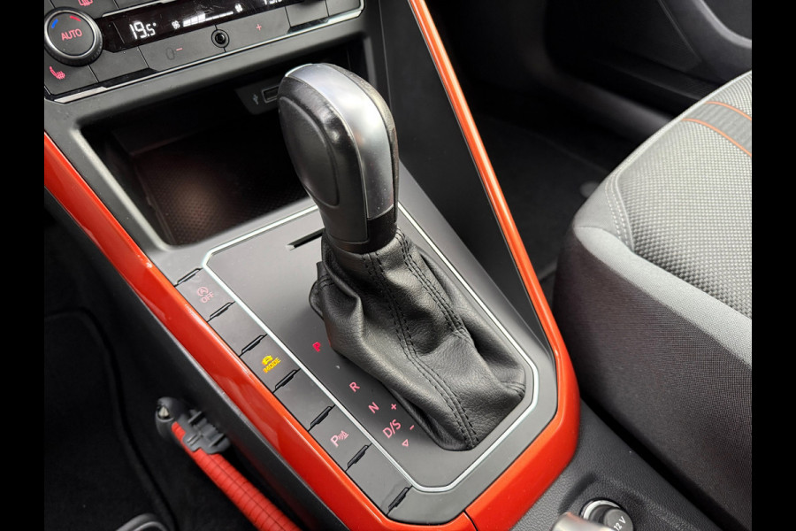 Volkswagen Polo 1.5 TSI Highline Business R - Automaat - Navi - Winterpakket - Trekhaak - Org.NL