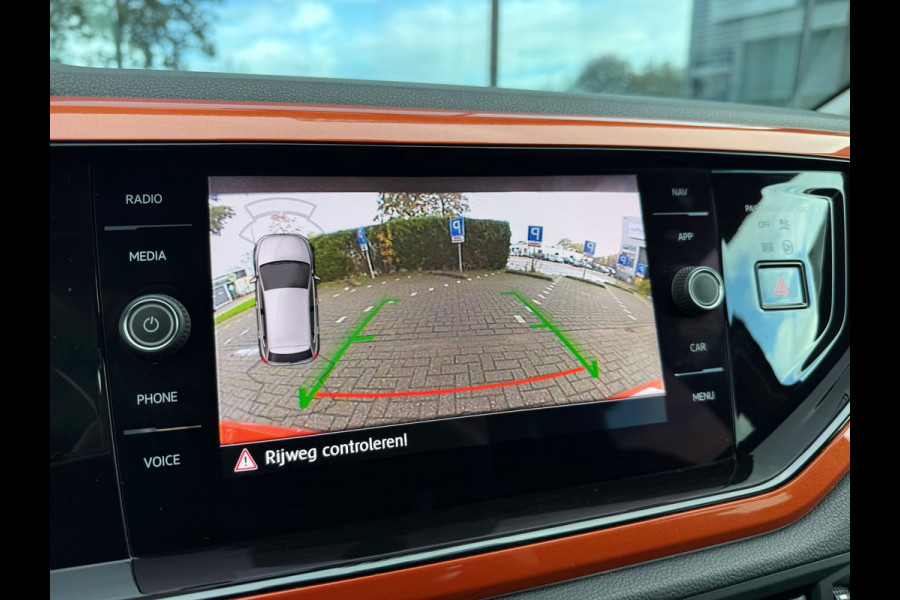 Volkswagen Polo 1.5 TSI Highline Business R - Automaat - Navi - Winterpakket - Trekhaak - Org.NL